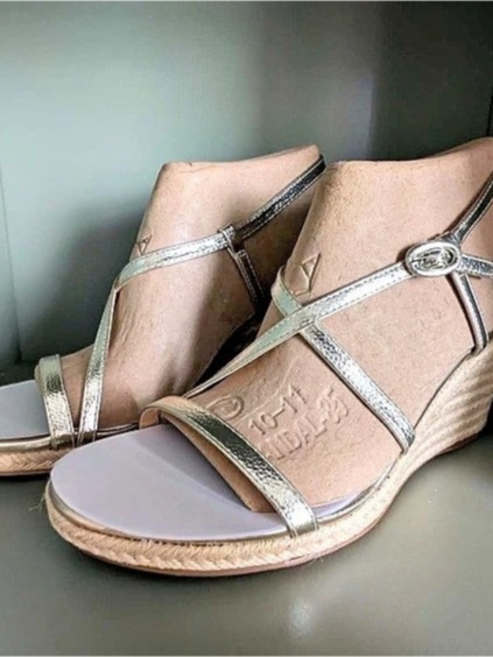 Calvin Klein Blairy 2 Womens Gold Espadrille Wedge Sandals Size 10 NIB